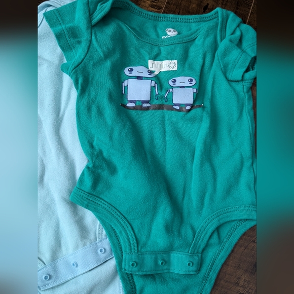 Bundle of 6 onesies - Picture 6 of 9